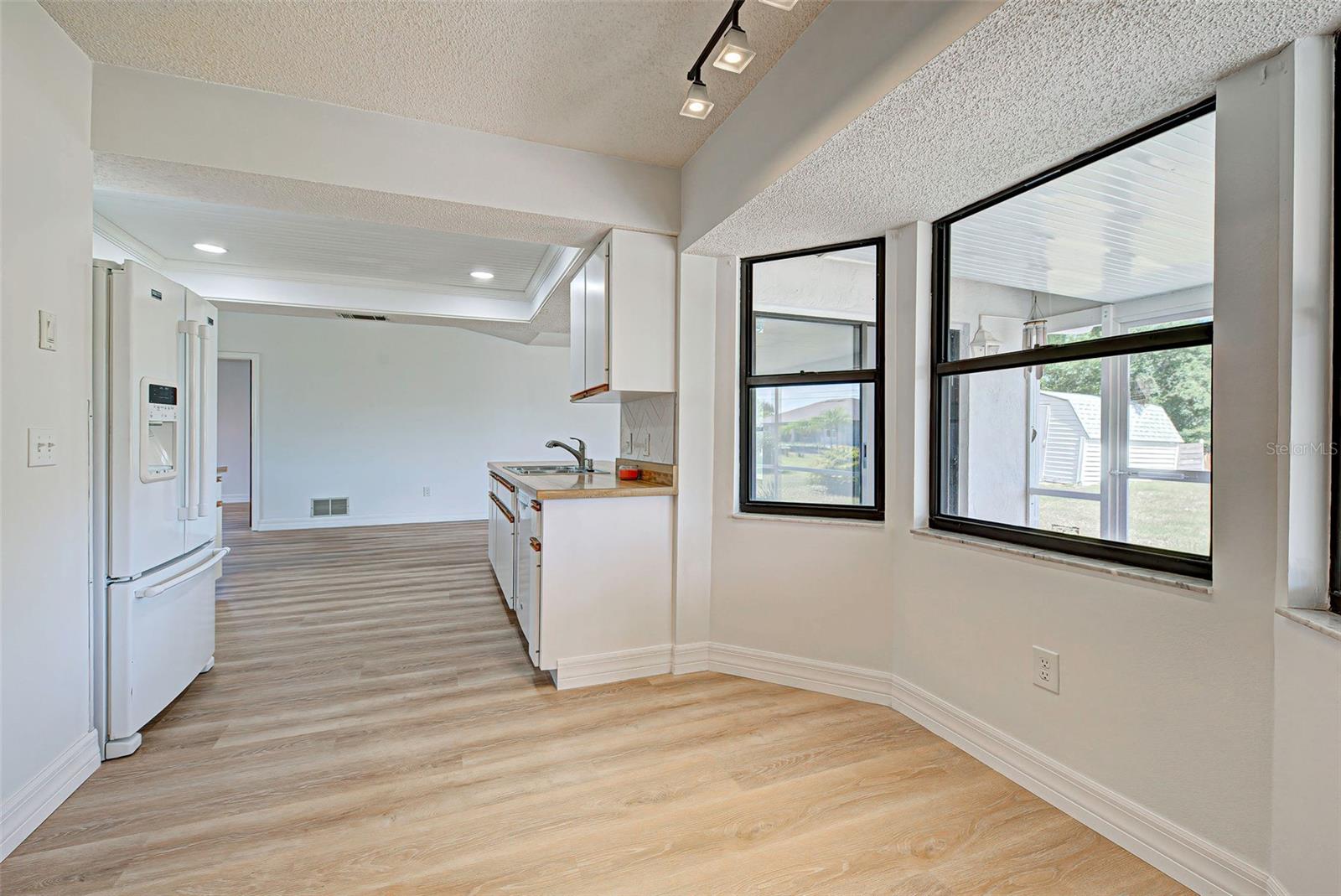 Image 15 of 34 For 10438 Waterford Avenue