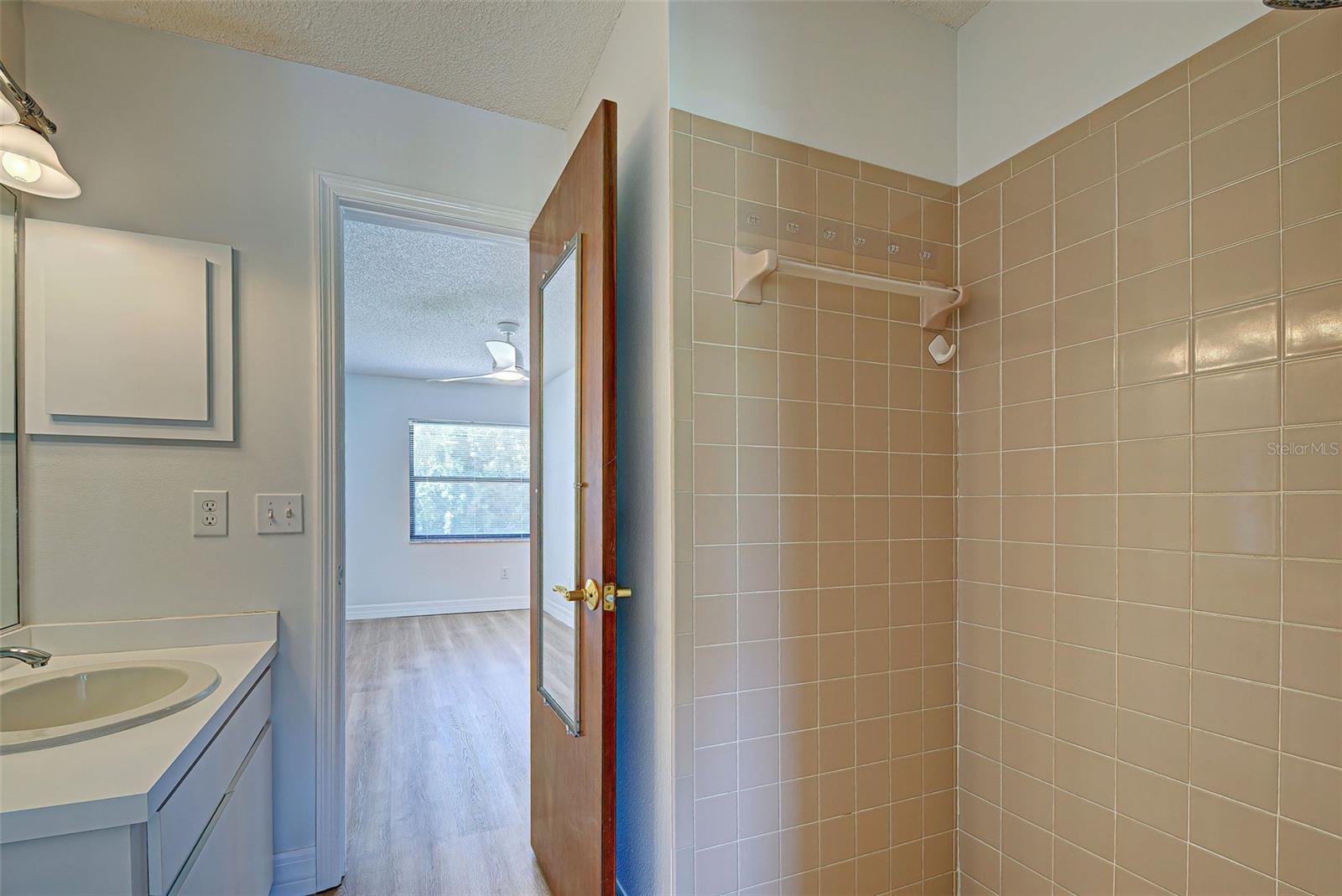 Image 17 of 34 For 10438 Waterford Avenue