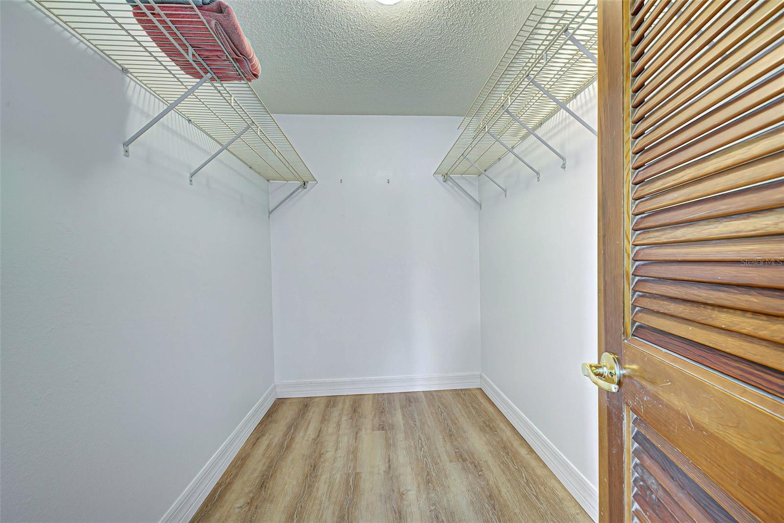 Image 19 of 34 For 10438 Waterford Avenue