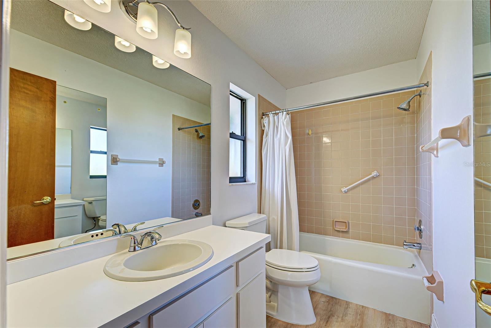 Image 20 of 34 For 10438 Waterford Avenue