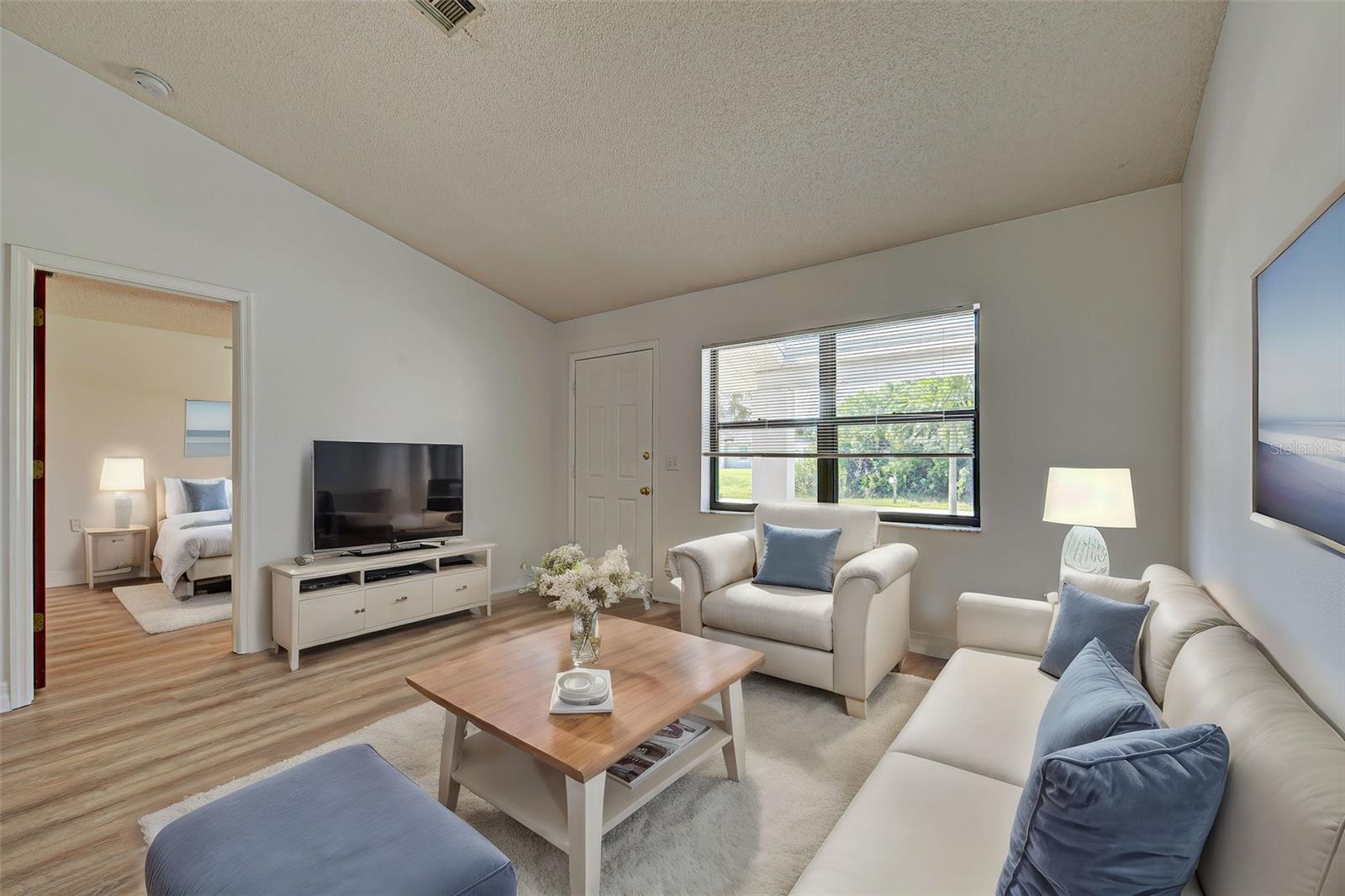 Image 8 of 34 For 10438 Waterford Avenue