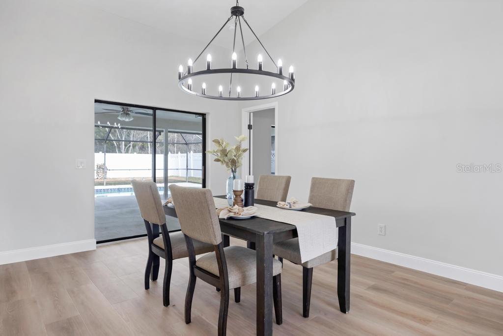 Image 10 of 41 For 7 Bird Land Place