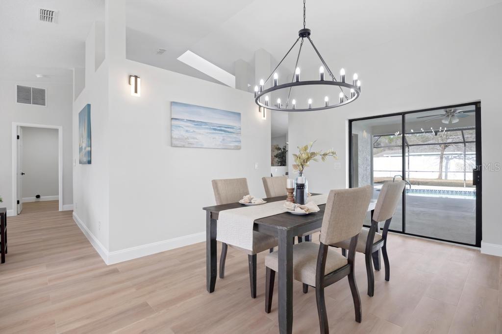 Image 11 of 41 For 7 Bird Land Place