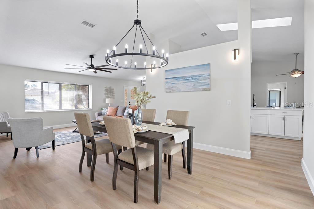 Image 12 of 41 For 7 Bird Land Place