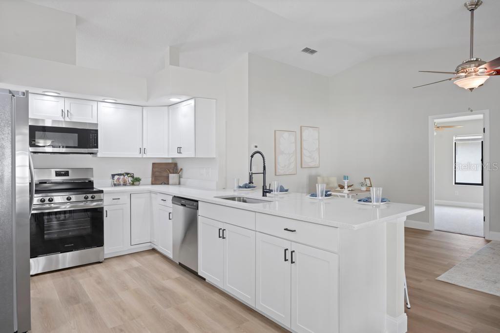 Image 13 of 41 For 7 Bird Land Place