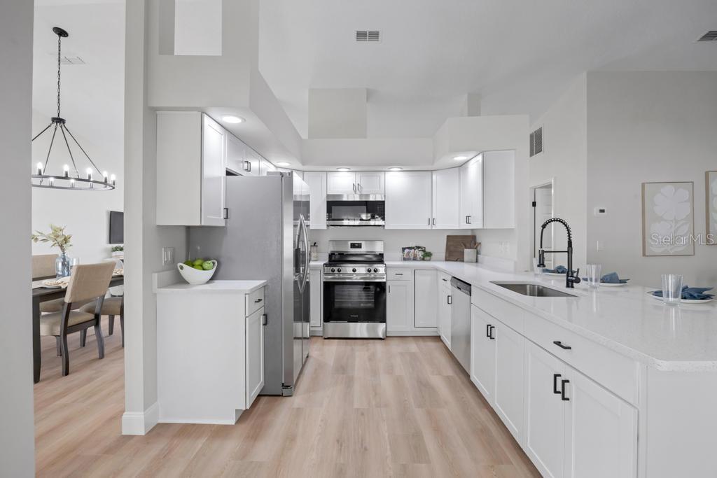 Image 15 of 41 For 7 Bird Land Place