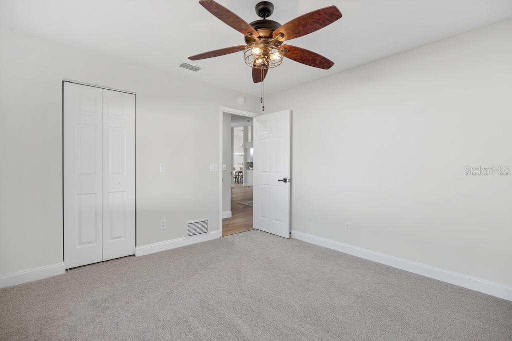 Image 33 of 41 For 7 Bird Land Place