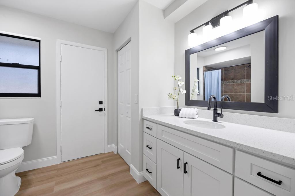 Image 34 of 41 For 7 Bird Land Place