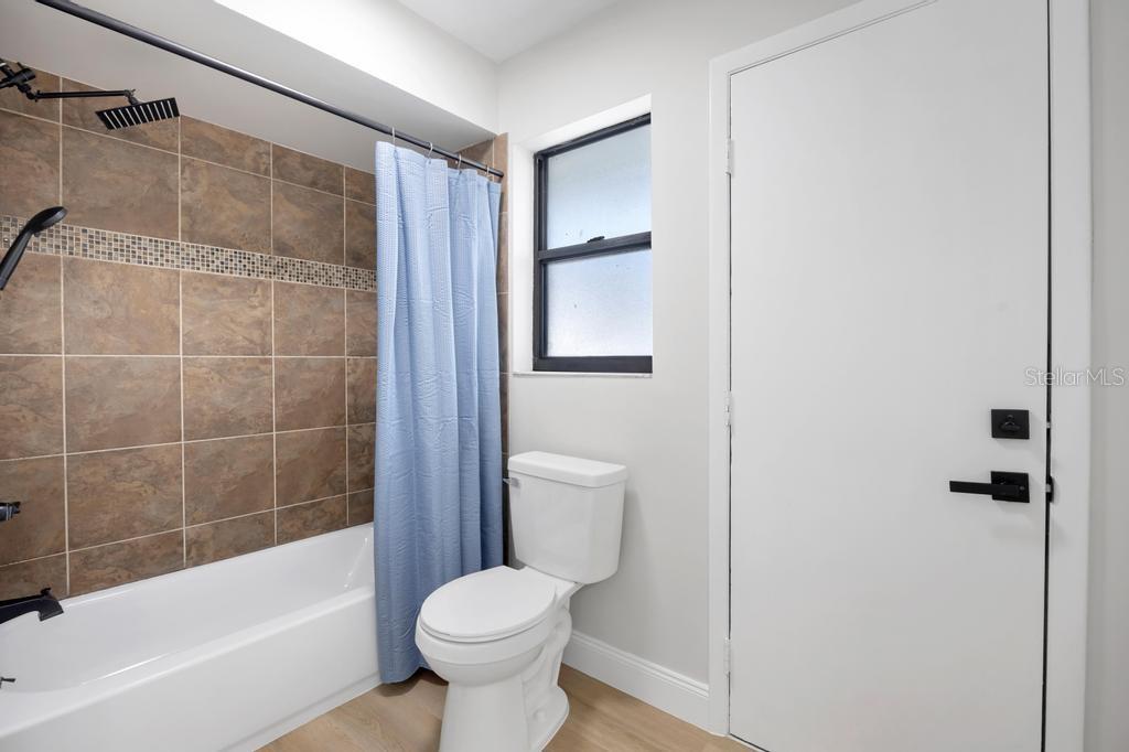 Image 35 of 41 For 7 Bird Land Place