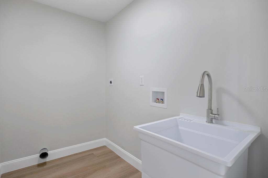 Image 36 of 41 For 7 Bird Land Place