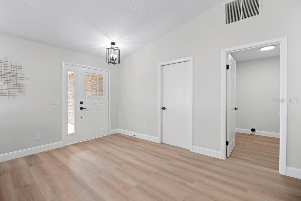 Image 4 of 41 For 7 Bird Land Place