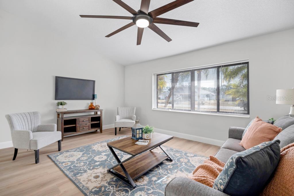 Image 5 of 41 For 7 Bird Land Place