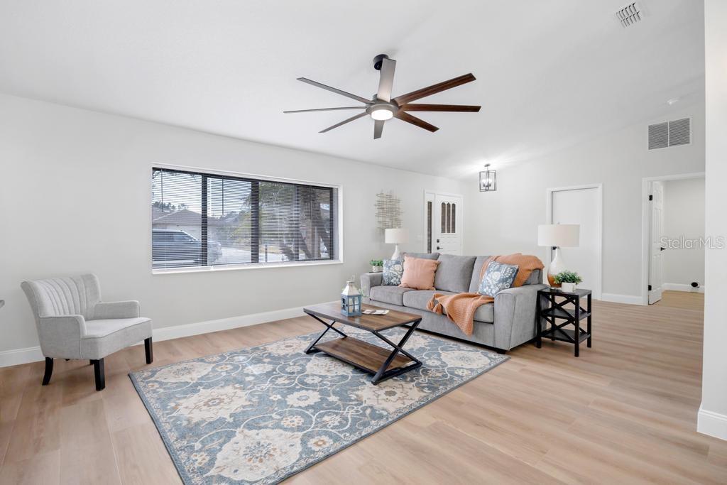 Image 7 of 41 For 7 Bird Land Place