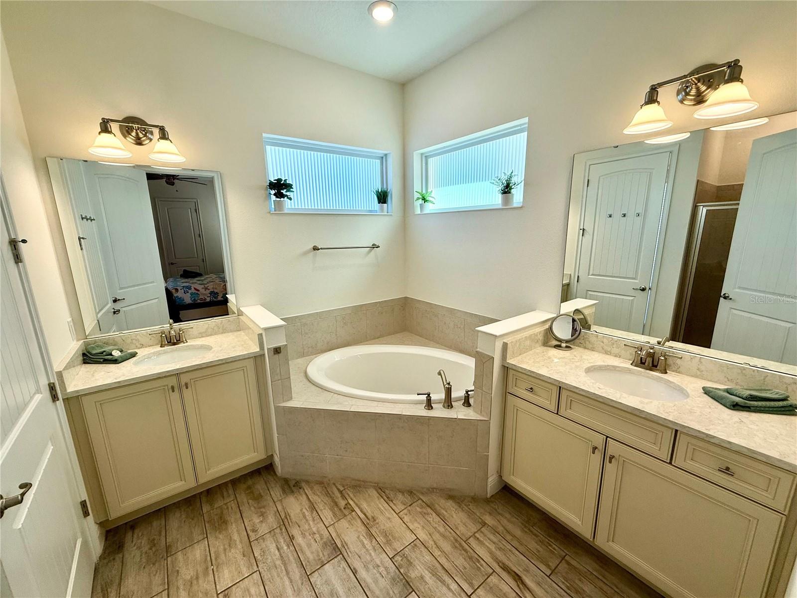 Image 11 of 79 For 8014 Knee Deep Road