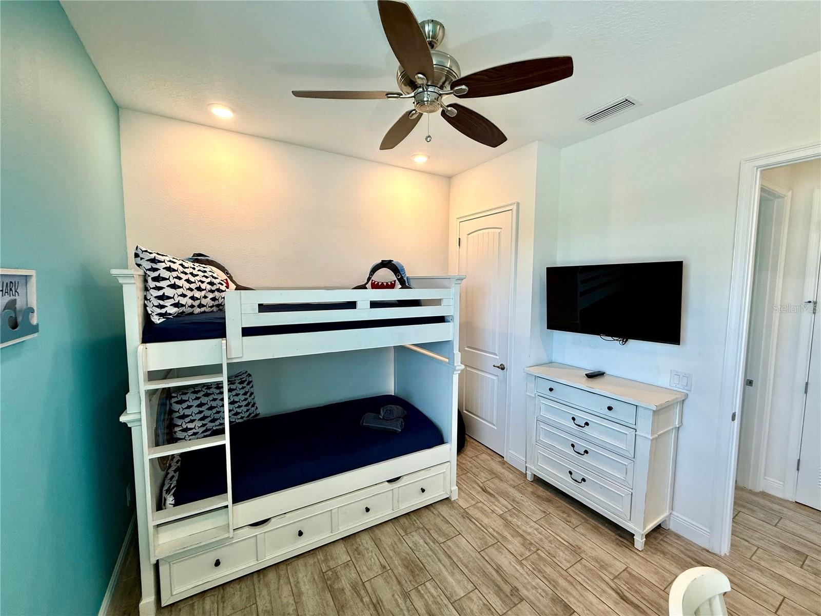 Image 21 of 79 For 8014 Knee Deep Road