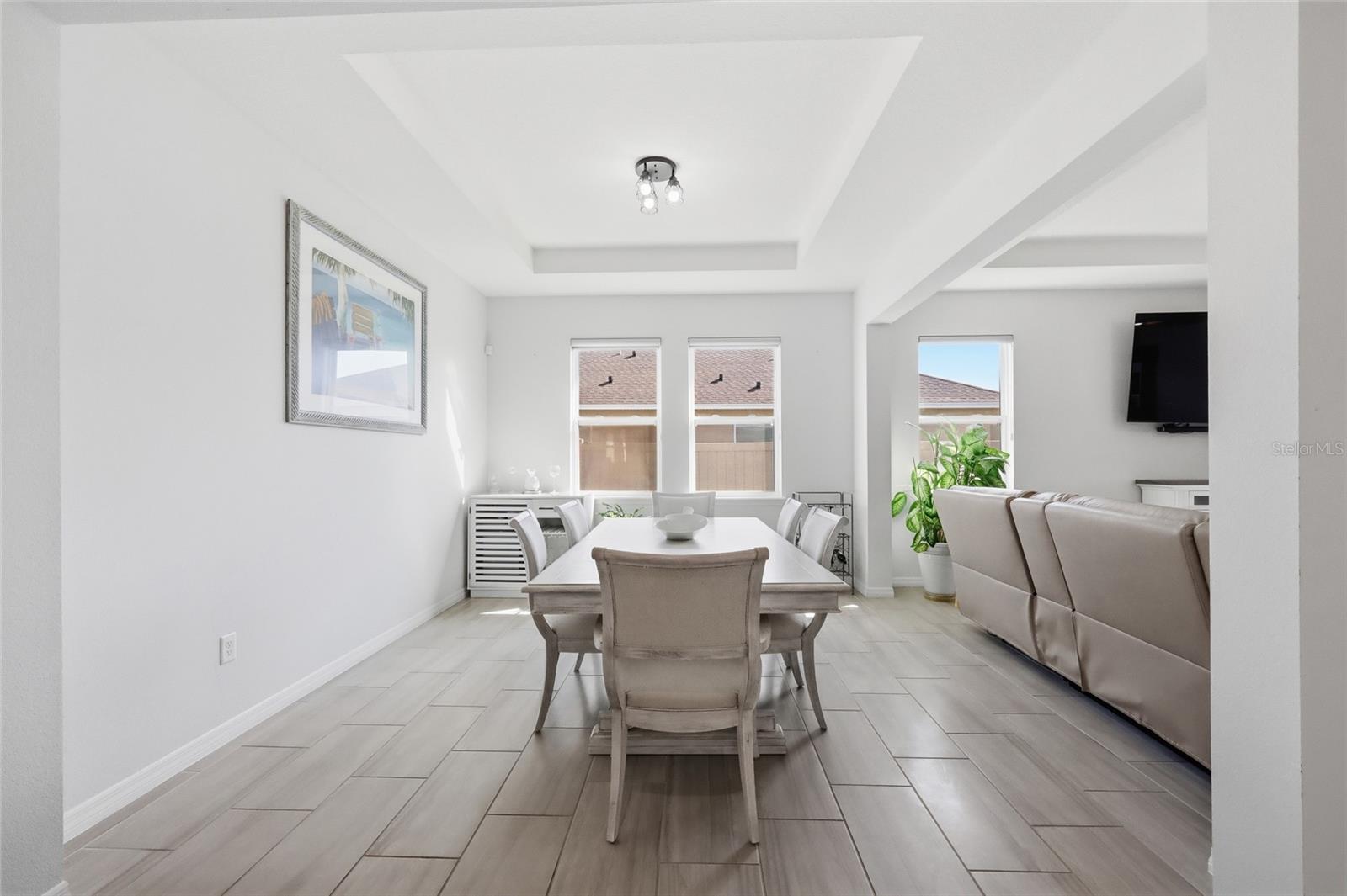 Listing photo id 8 for 468 Halter Drive