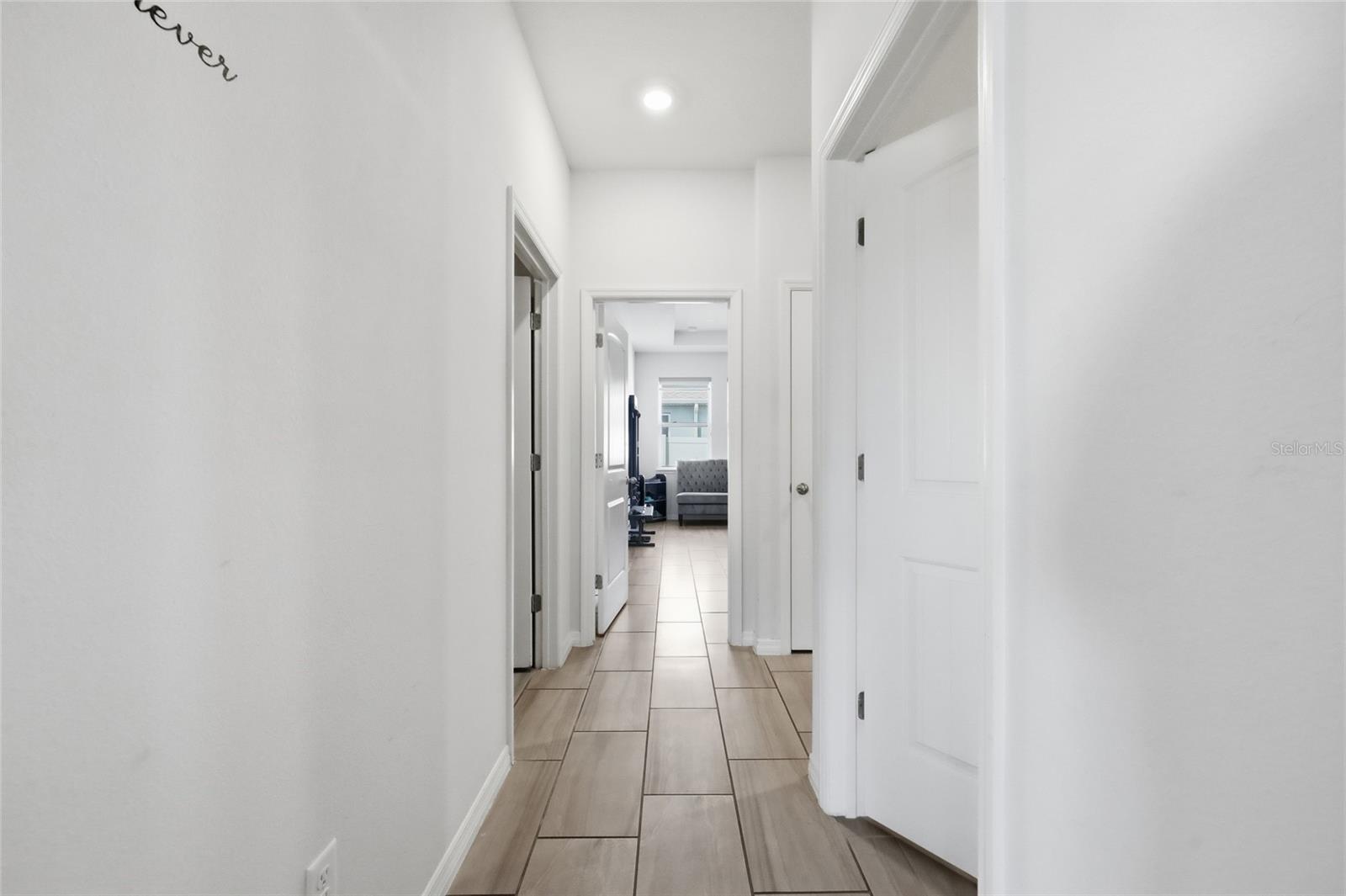 Listing photo id 9 for 468 Halter Drive