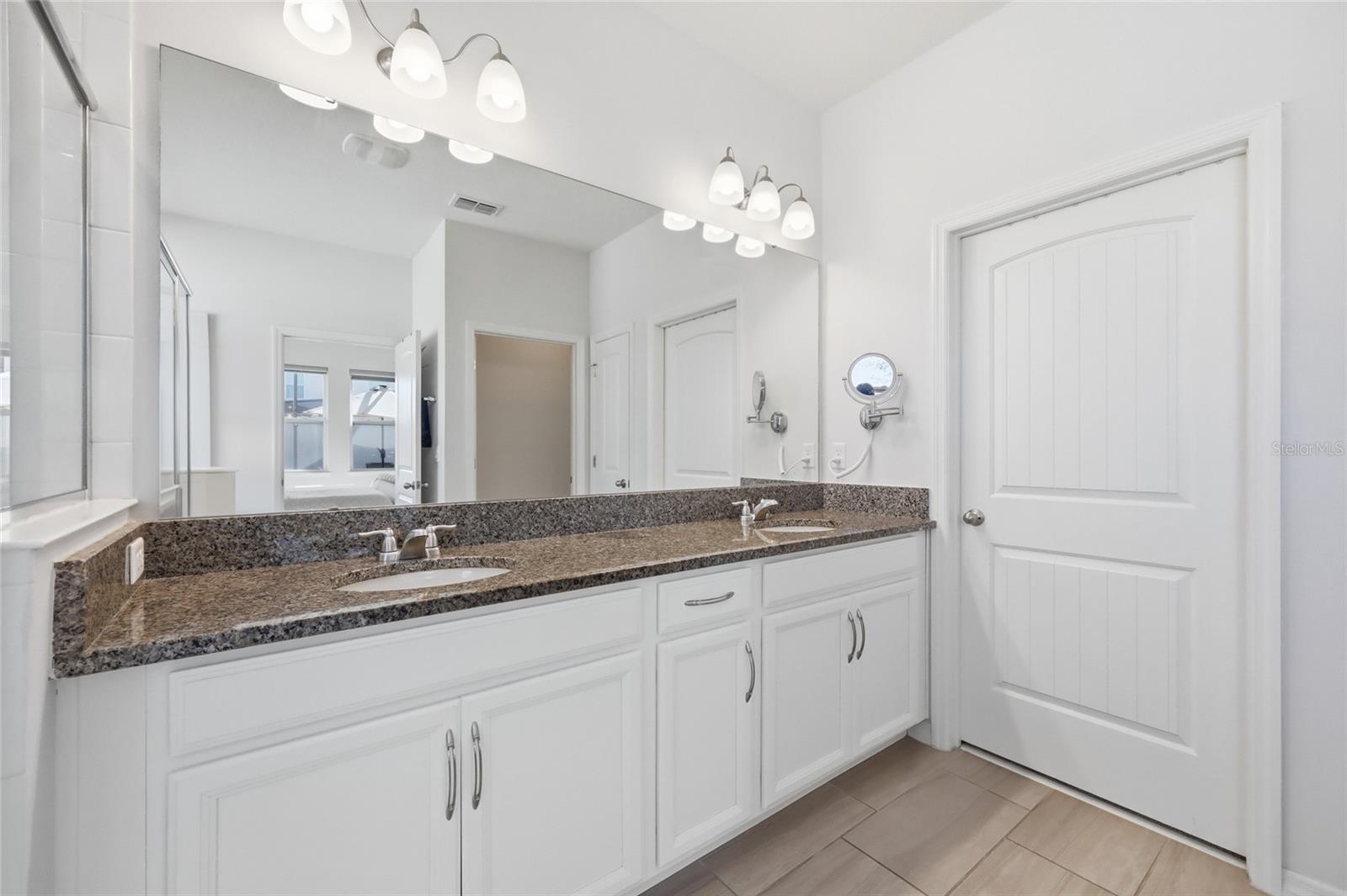 Listing photo id 11 for 468 Halter Drive