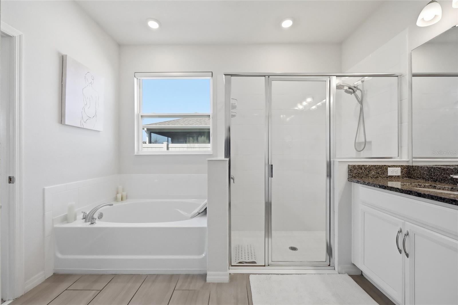 Listing photo id 12 for 468 Halter Drive