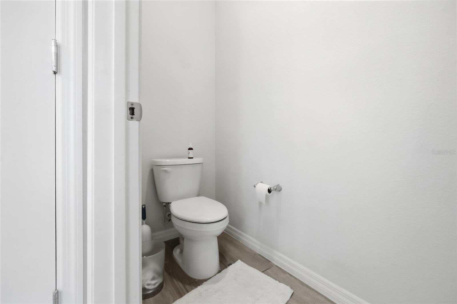 Listing photo id 13 for 468 Halter Drive