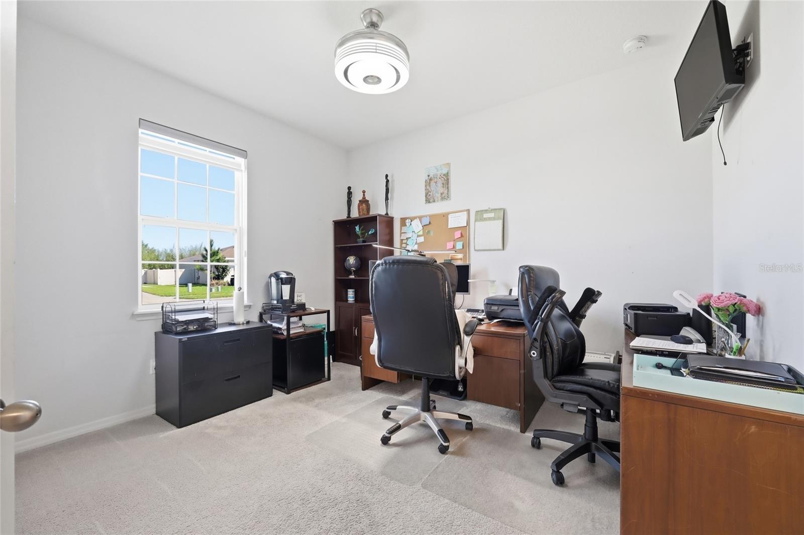 Listing photo id 14 for 468 Halter Drive