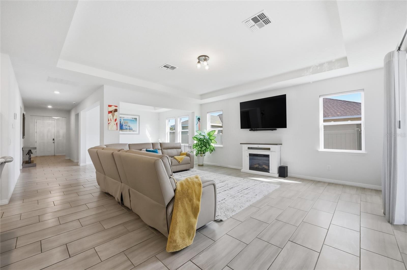 Listing photo id 4 for 468 Halter Drive