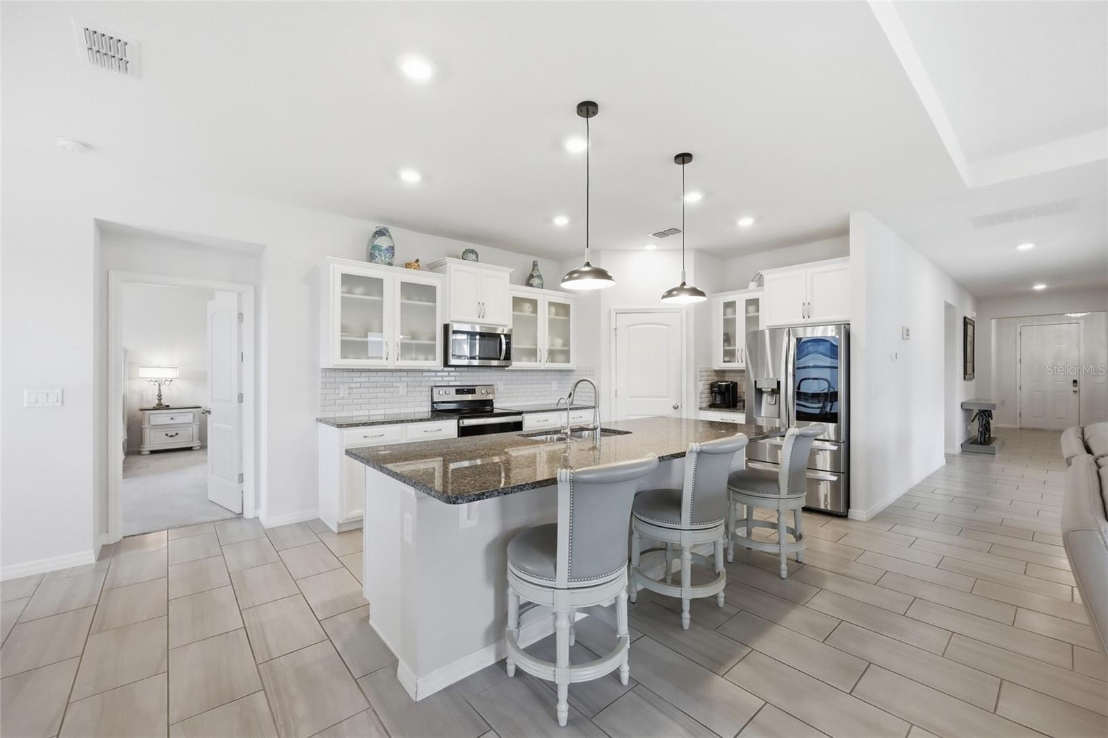 Listing photo id 5 for 468 Halter Drive