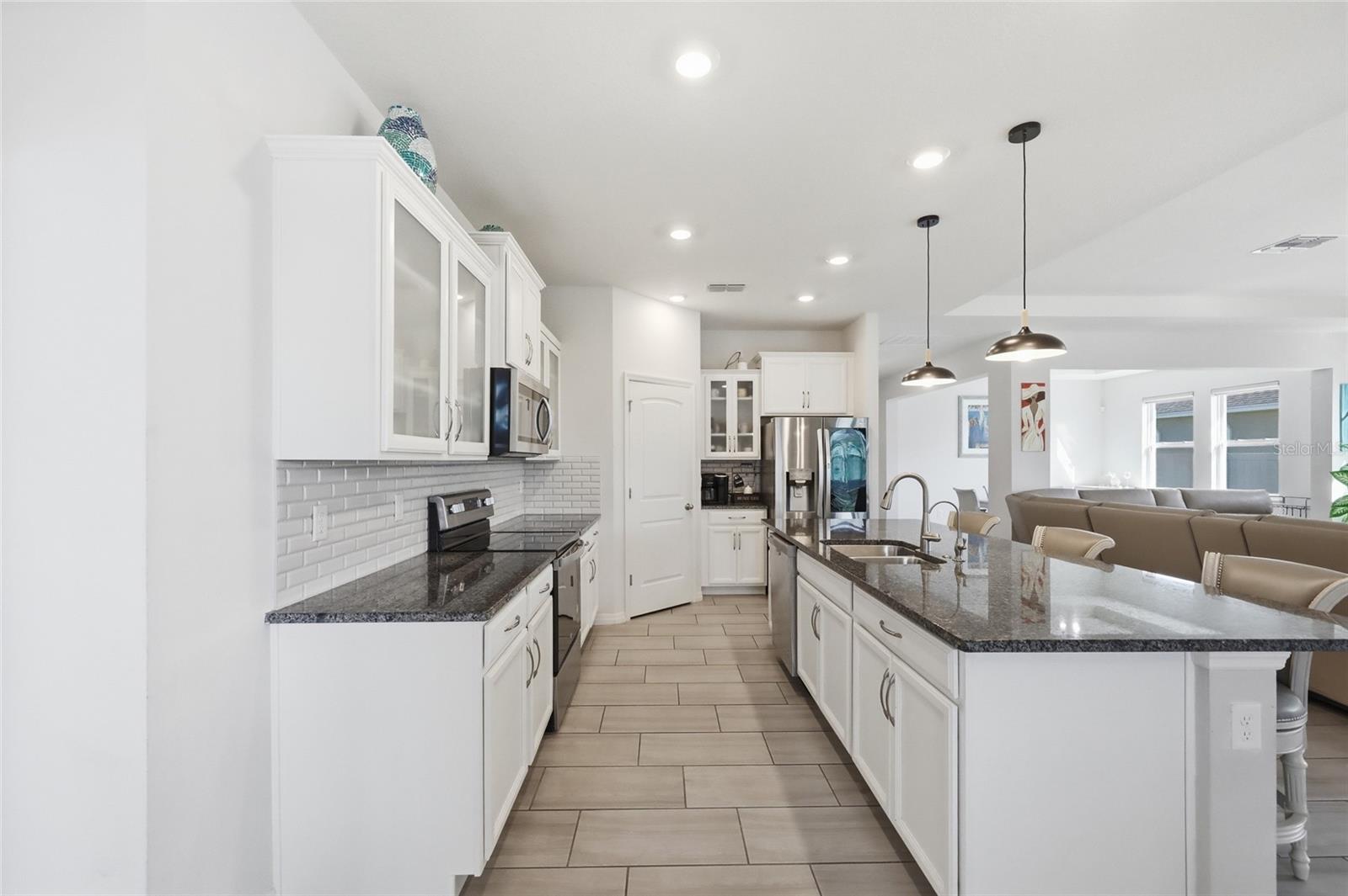 Listing photo id 6 for 468 Halter Drive