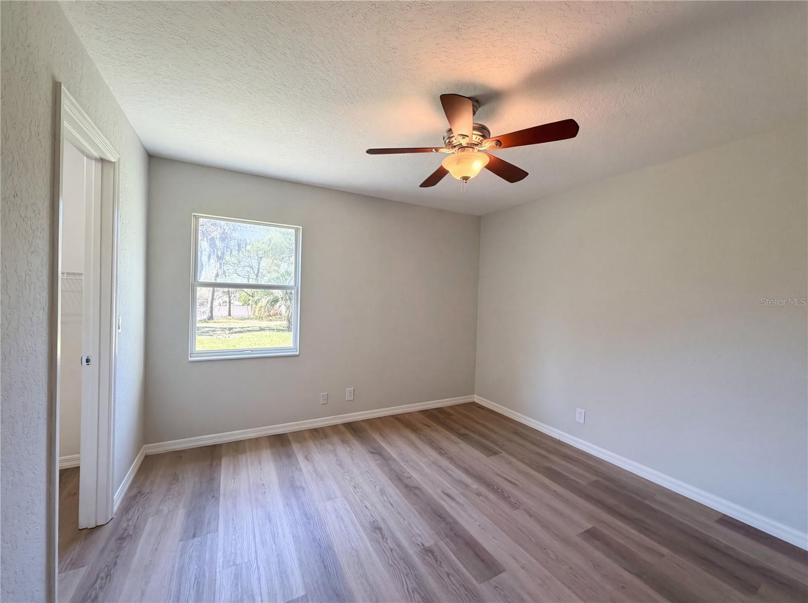 Listing photo id 15 for 5906 112th Place Road