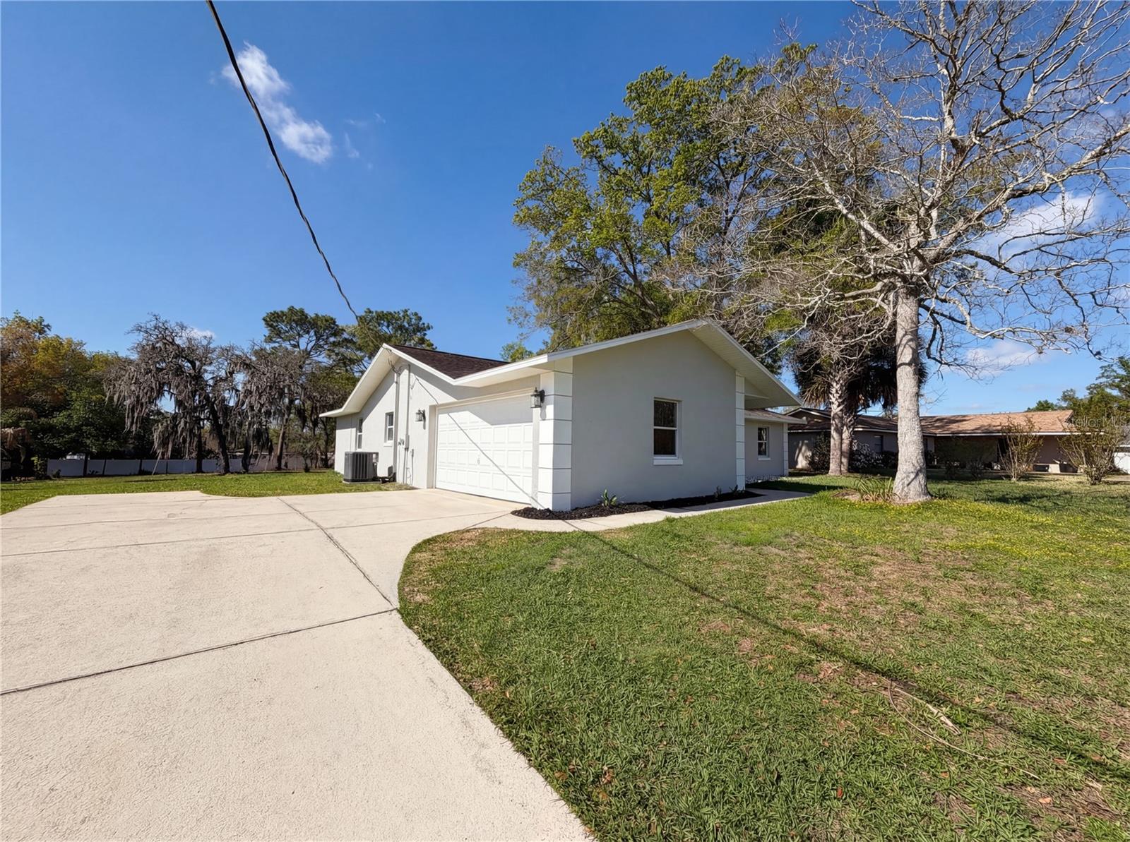 Listing photo id 0 for 5906 112th Place Road