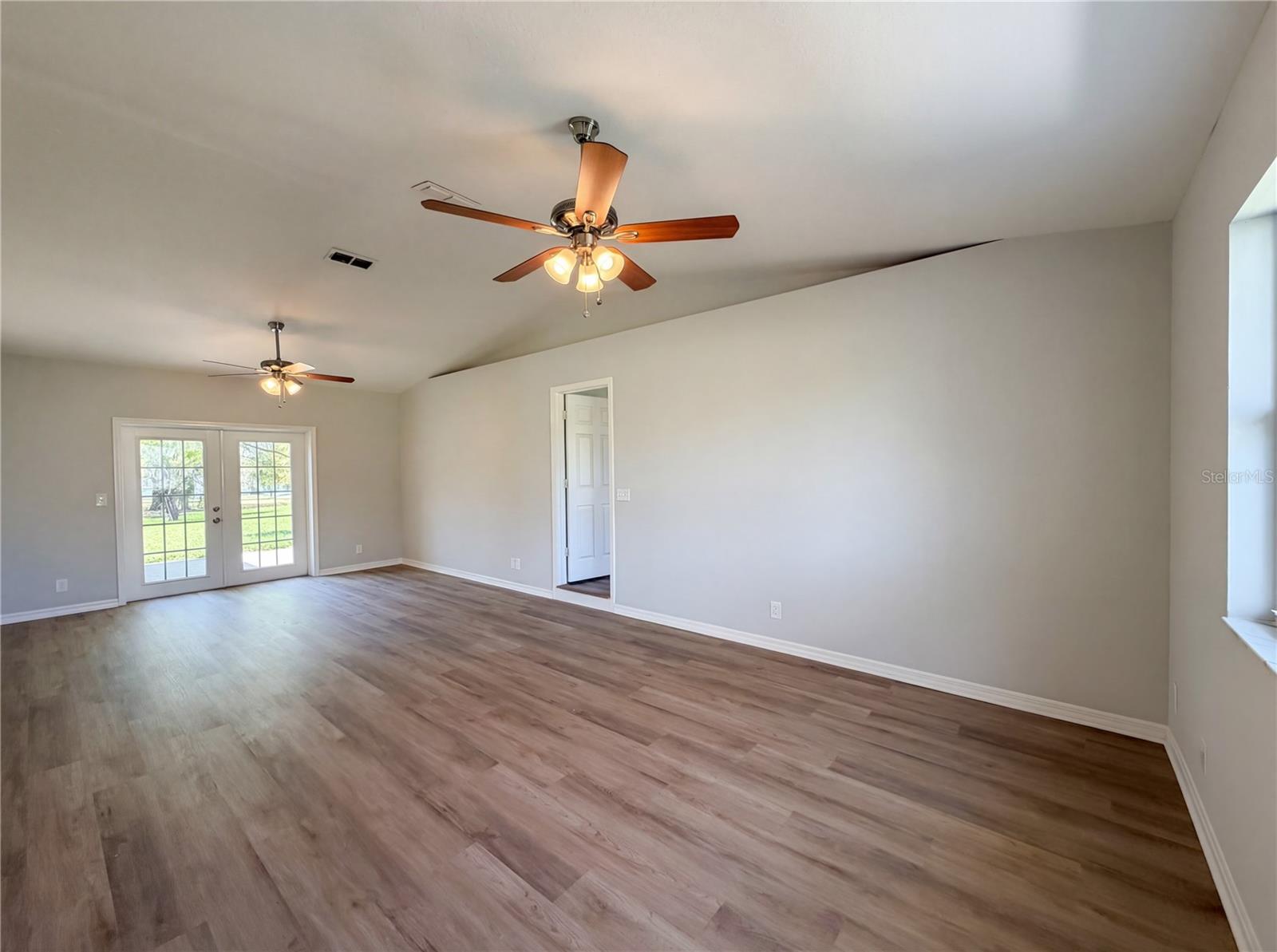 Listing photo id 3 for 5906 112th Place Road