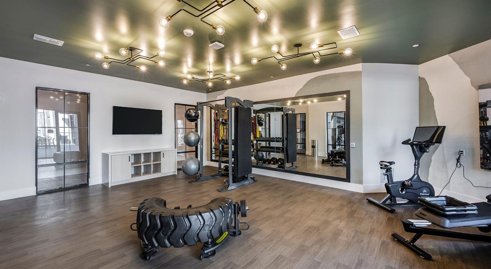 Listing photo id 13 for 700 Aultman Street Emerald