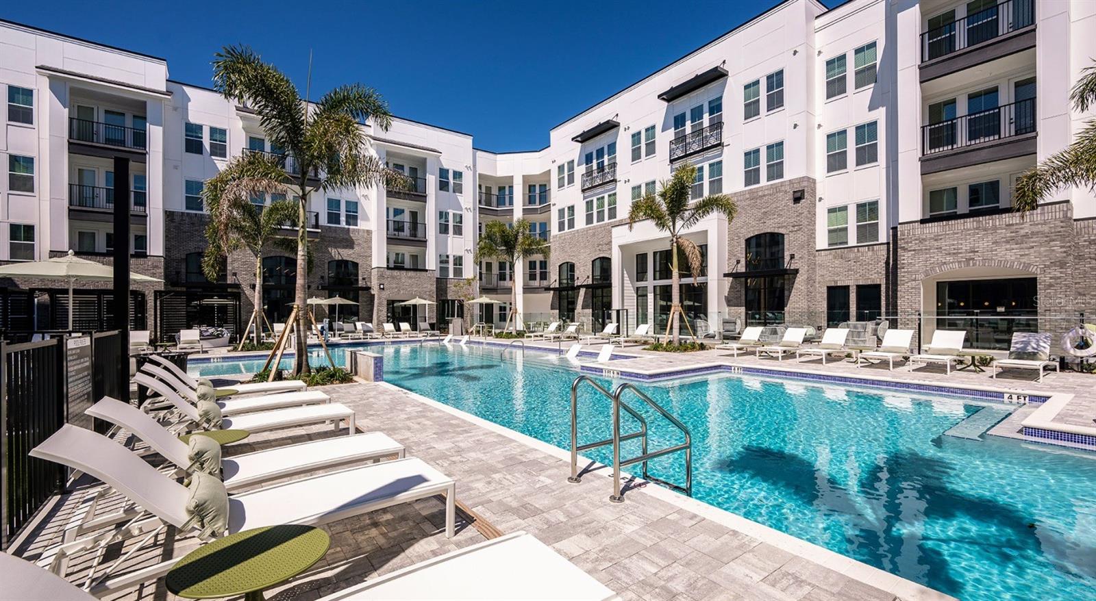 Listing photo id 2 for 700 Aultman Street Emerald