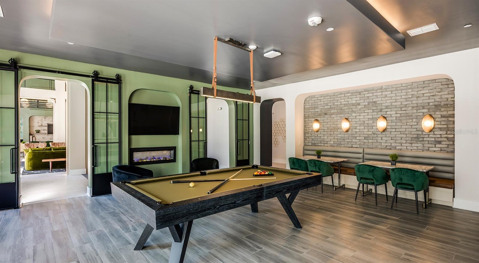 Listing photo id 5 for 700 Aultman Street Emerald