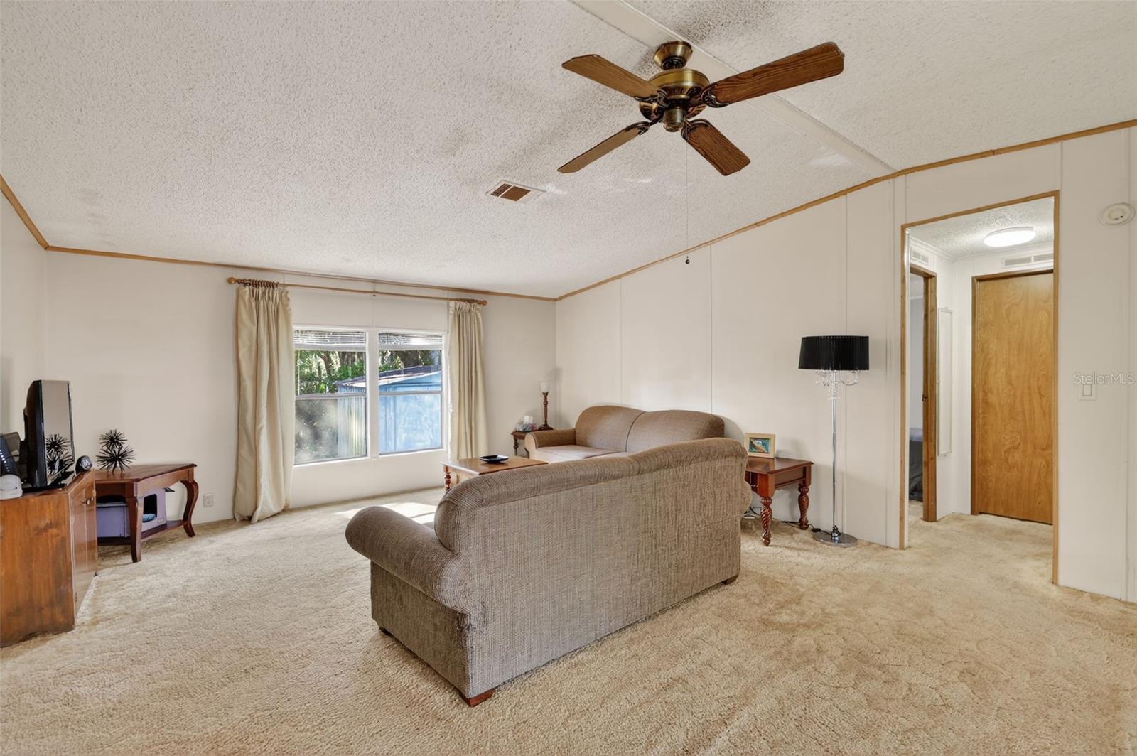 Image 12 of 35 For 904 Maplewood Street