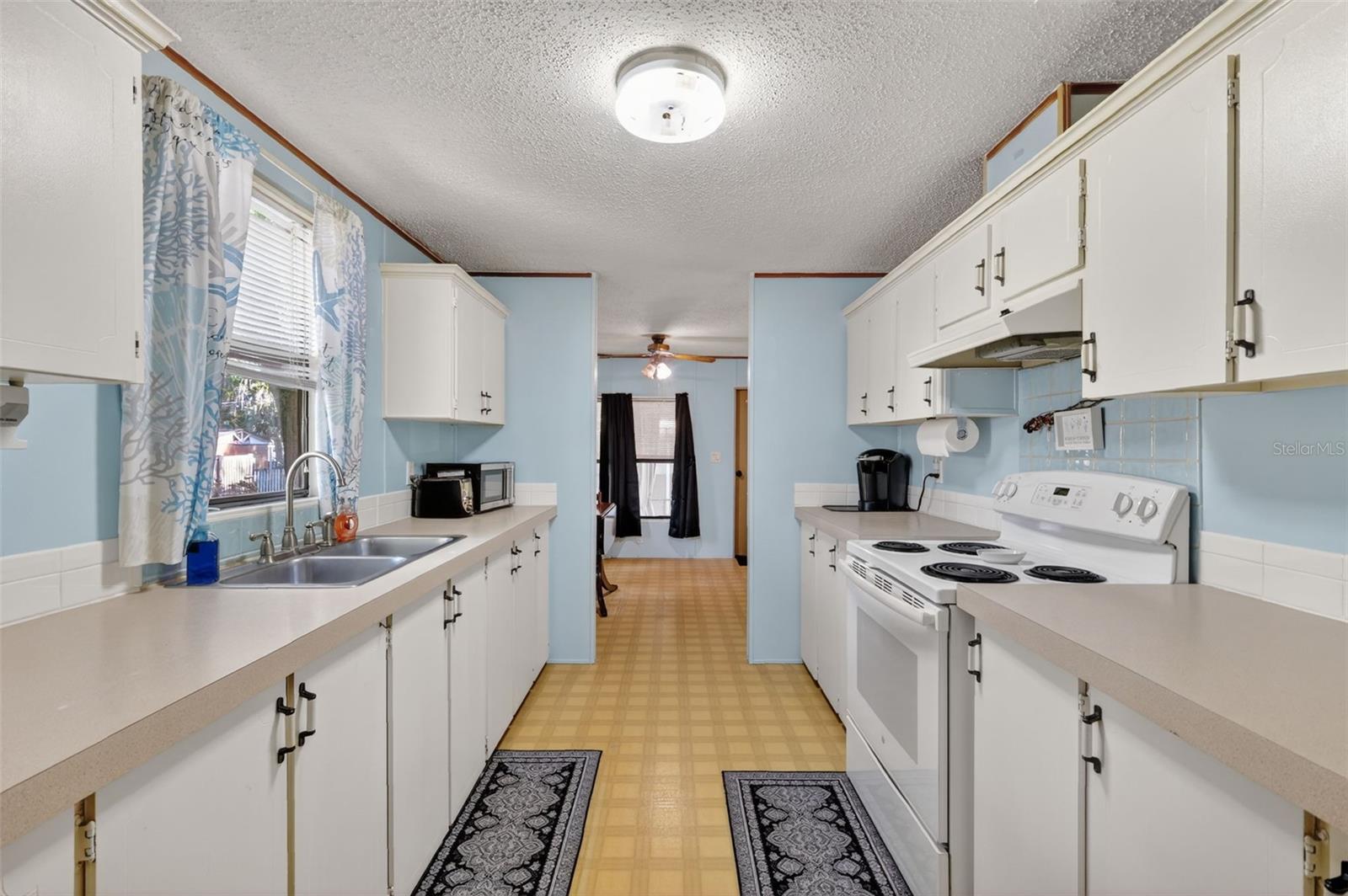 Image 17 of 35 For 904 Maplewood Street