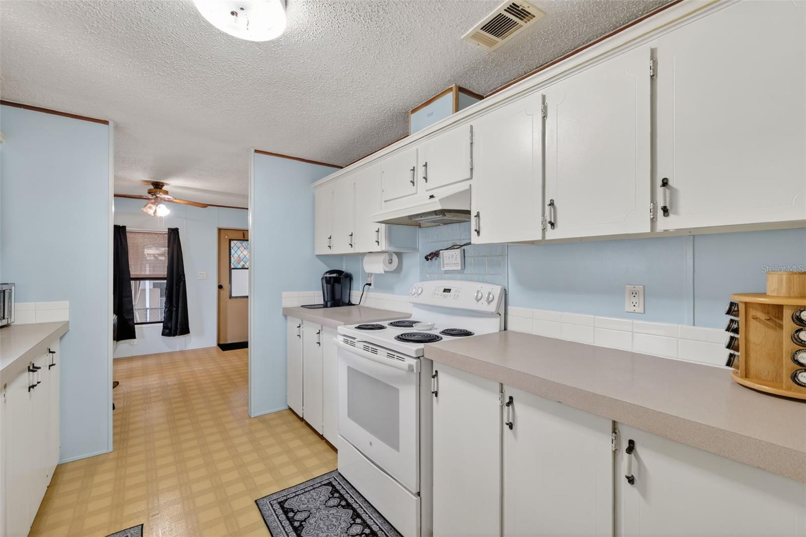 Image 18 of 35 For 904 Maplewood Street