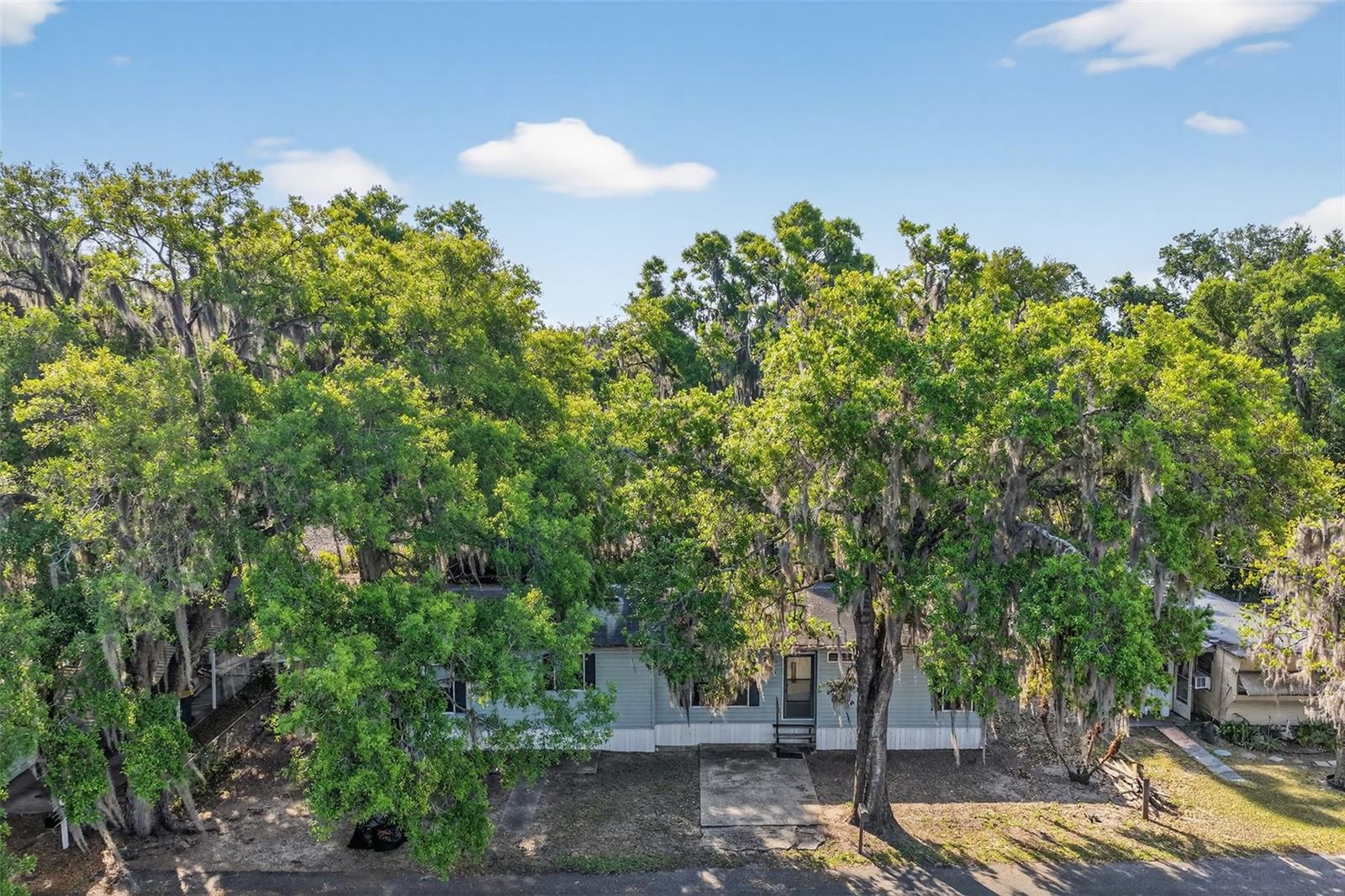 Image 2 of 35 For 904 Maplewood Street