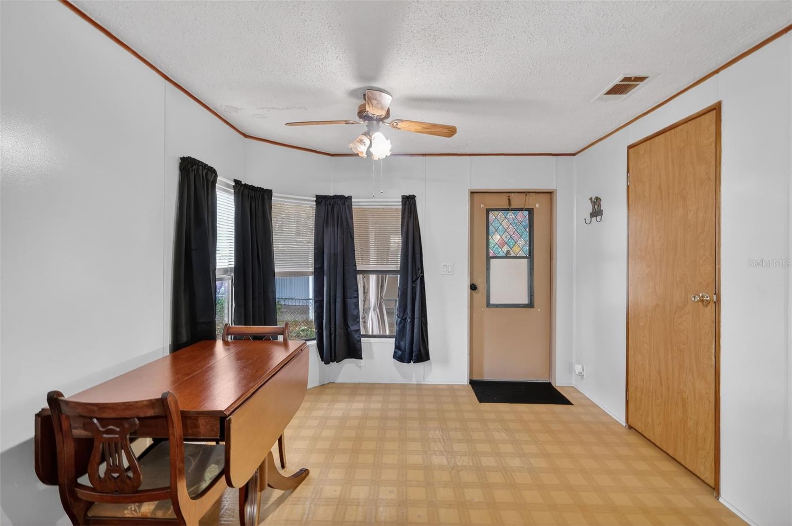 Image 23 of 35 For 904 Maplewood Street