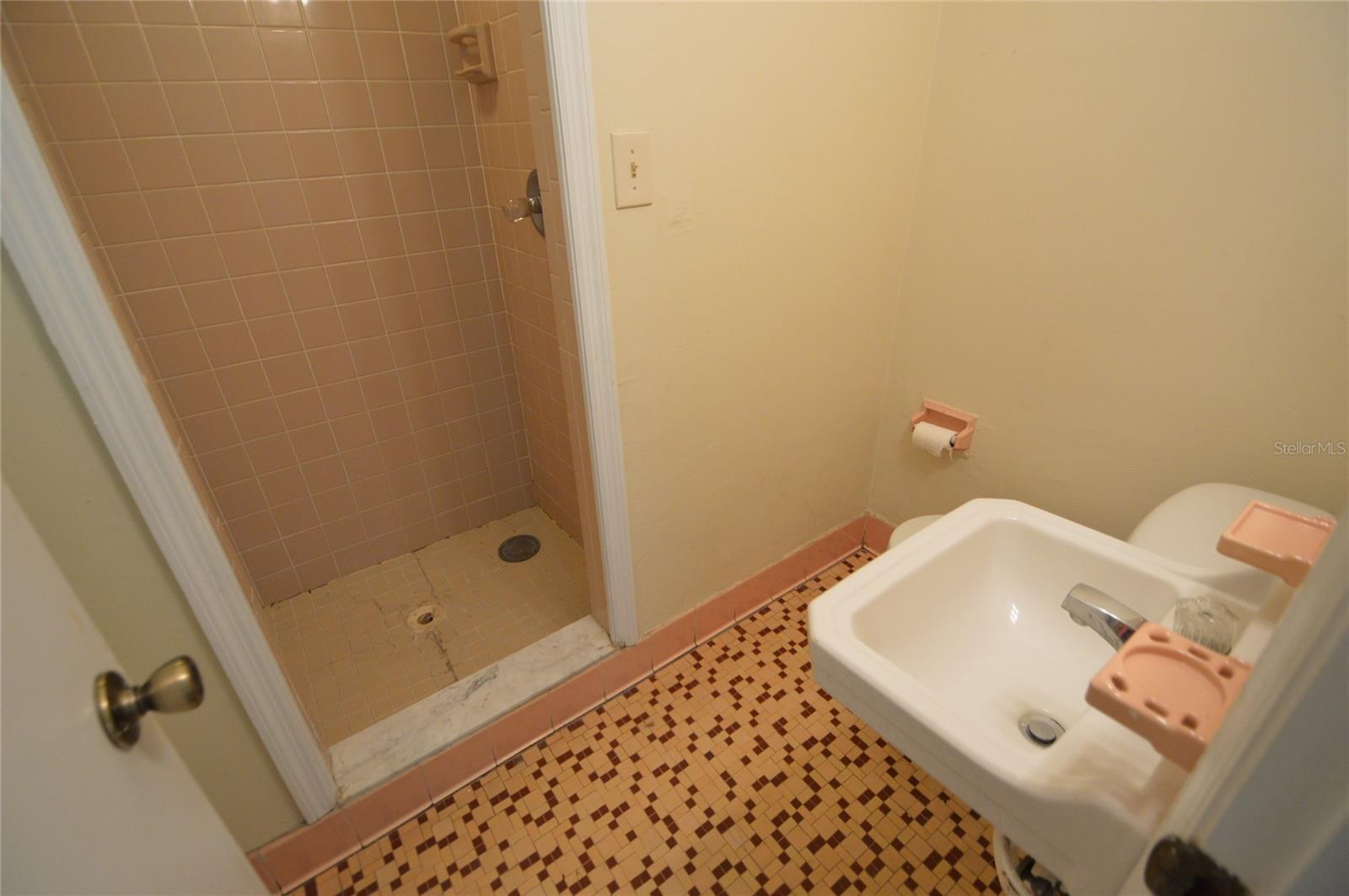 Image 7 of 9 For 519 Vern Drive