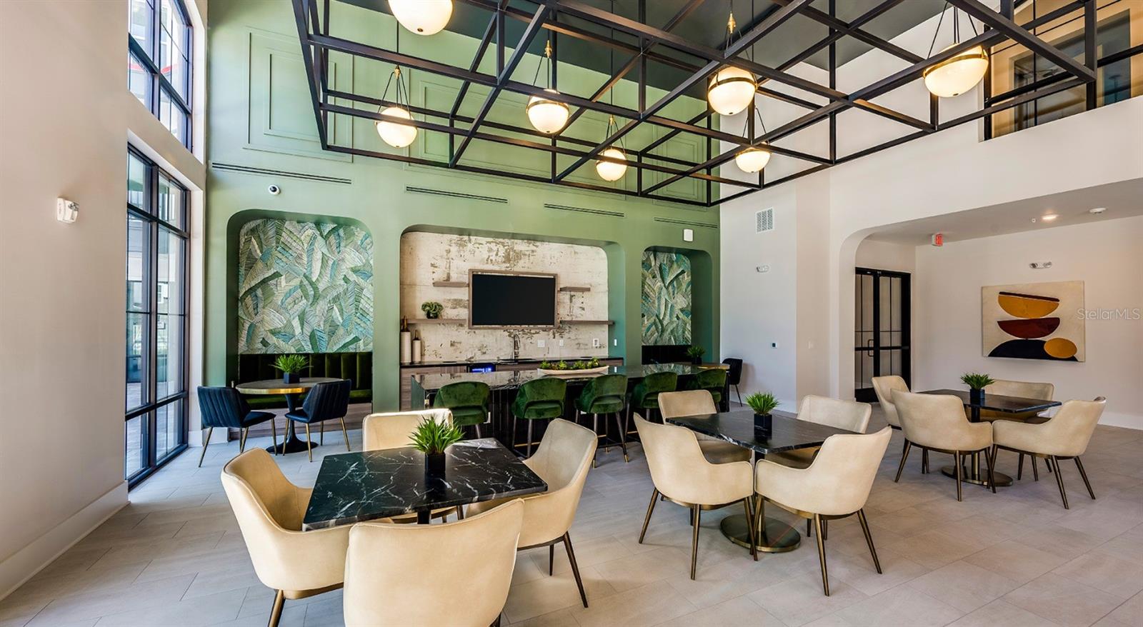 Listing photo id 4 for 700 Aultman Street Kowtown