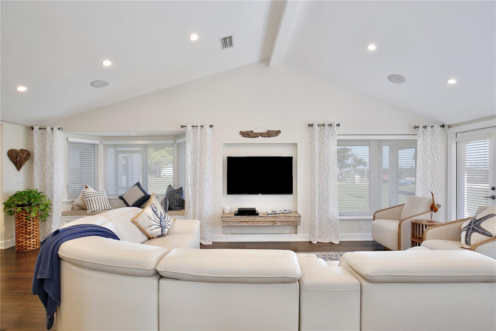 Image 14 of 96 For 210 Riverside Drive