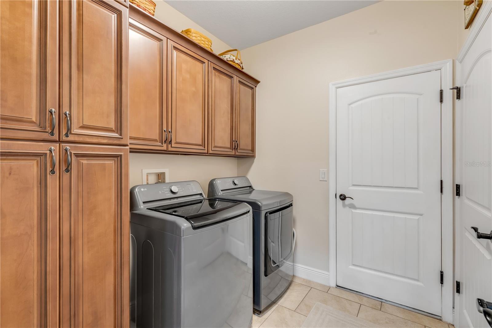 Image 35 of 47 For 475 River Square Lane