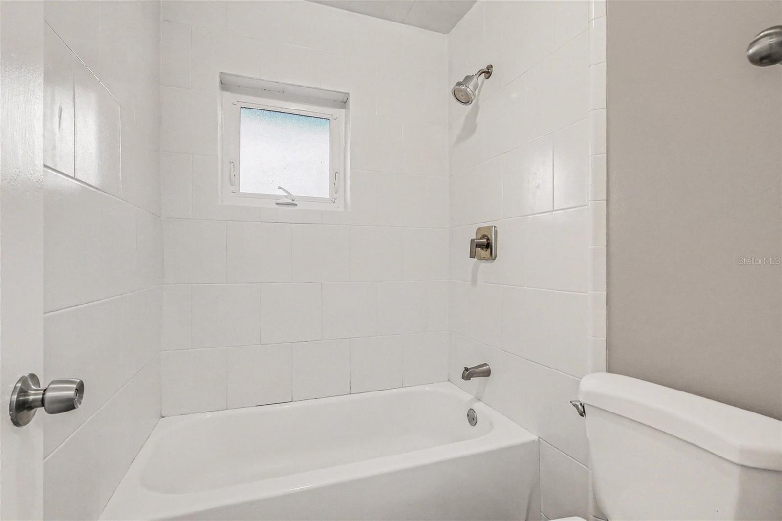 Image 10 of 15 For 4643 Valley View Drive W