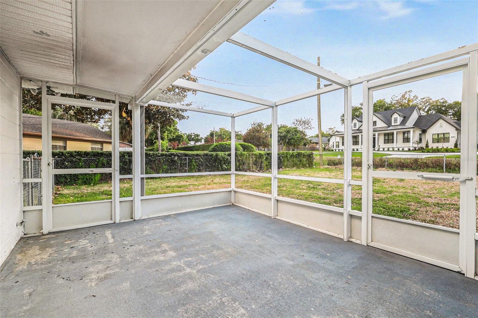 Image 14 of 15 For 4643 Valley View Drive W