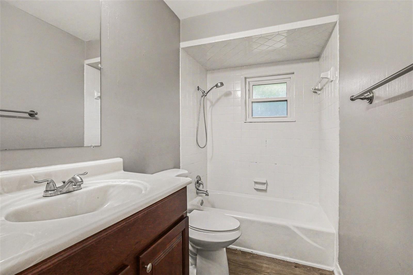 Image 7 of 15 For 4643 Valley View Drive W