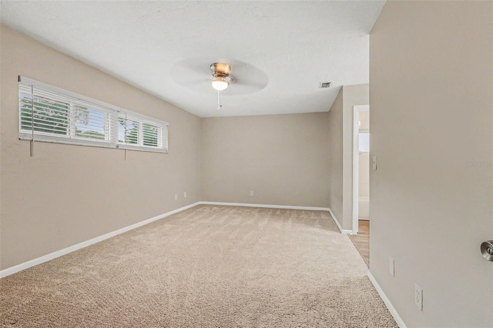 Image 8 of 15 For 4643 Valley View Drive W