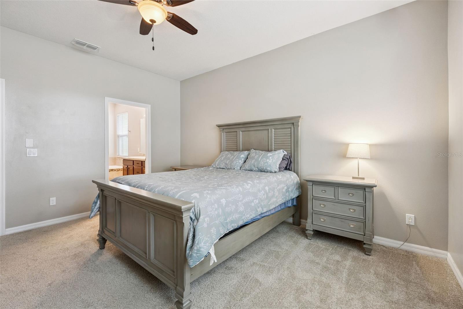 Image 17 of 52 For 1134 White Water Bay Drive