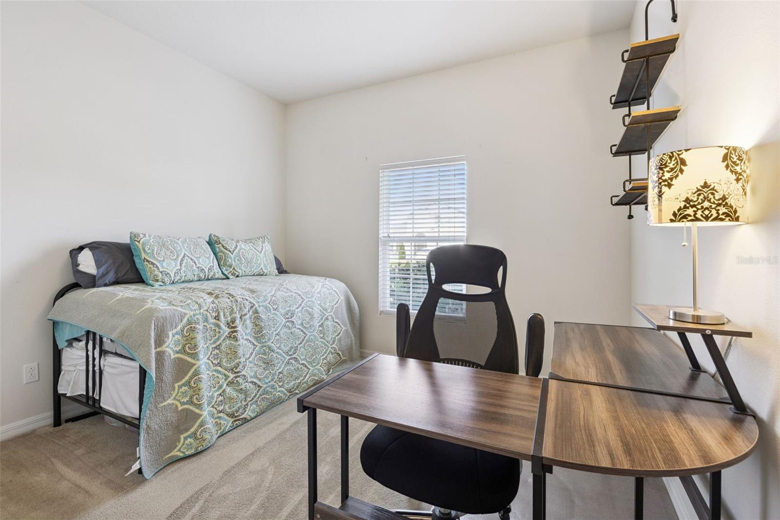 Image 18 of 52 For 1134 White Water Bay Drive