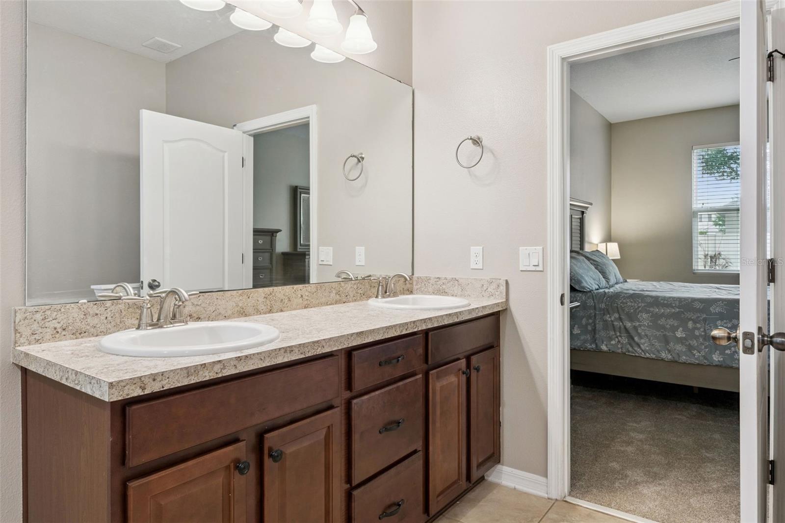 Image 26 of 52 For 1134 White Water Bay Drive